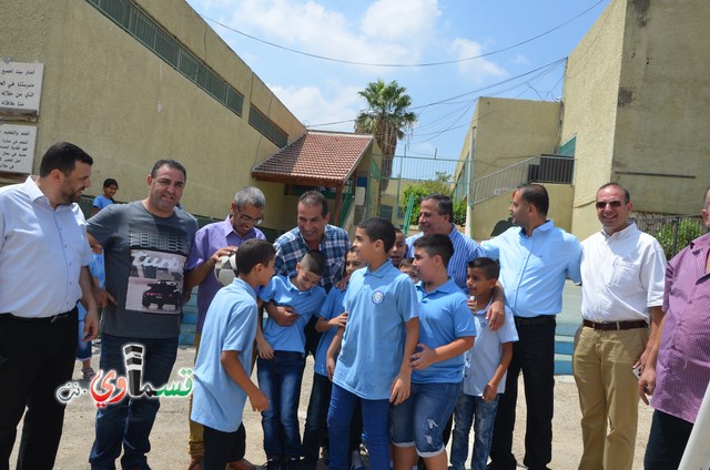 كفرقاسم- فيديو : رئيس البلدية عادل بدير والاستاذ وليد طه يفتتحون العام الدراسي باتقان وسط  فرحة عارمة للطلاب والاهالي 